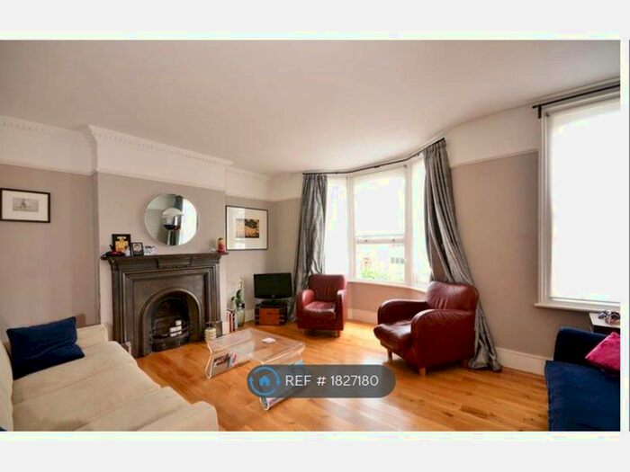 2 Bedroom Flat To Rent In Bickerton Road, London, N19