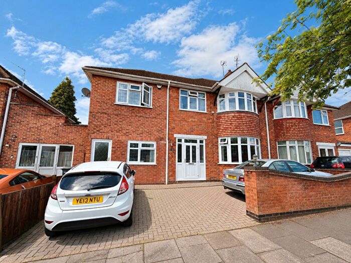 4 Bedroom Semi-Detached House To Rent In Wintersdale Road, Leicester, LE5