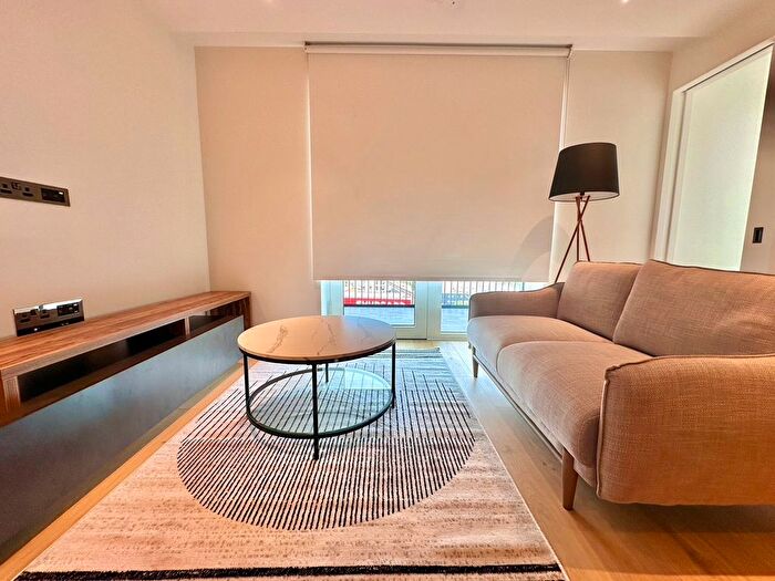 1 Bedroom Flat To Rent In Cascade Way, London, W12
