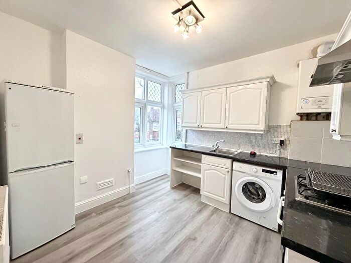 2 Bedroom Flat To Rent In Bingham Road, Croydon, London, CR0