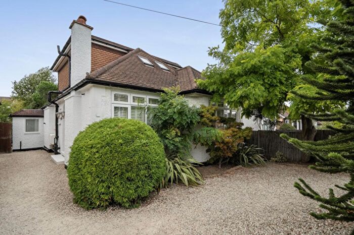 4 Bedroom Detached House For Sale In Kingsmead, Barnet, EN5