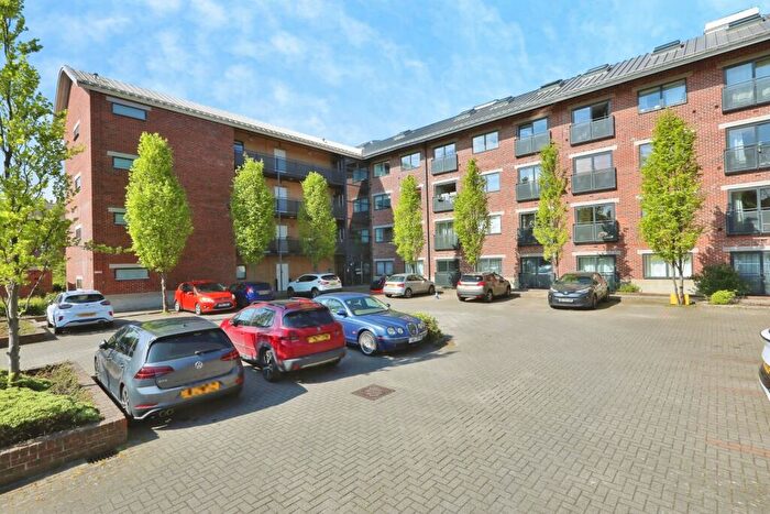 1 Bedroom Flat For Sale In Camlough Walk, Chesterfield, Derbyshire, S41
