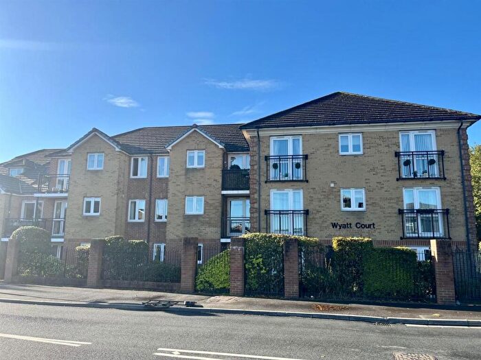 1 Bedroom Flat For Sale In Yorktown Road, College Town, GU47