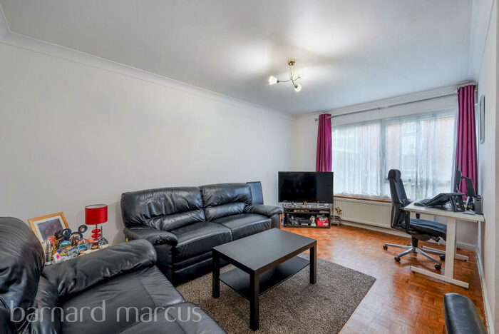 2 Bedroom Apartment To Rent In Overton Road, Sutton, SM2