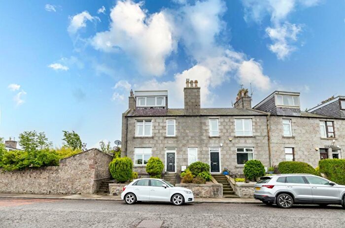 3 Bedroom Flat To Rent In Clifton Road, First Left, AB24