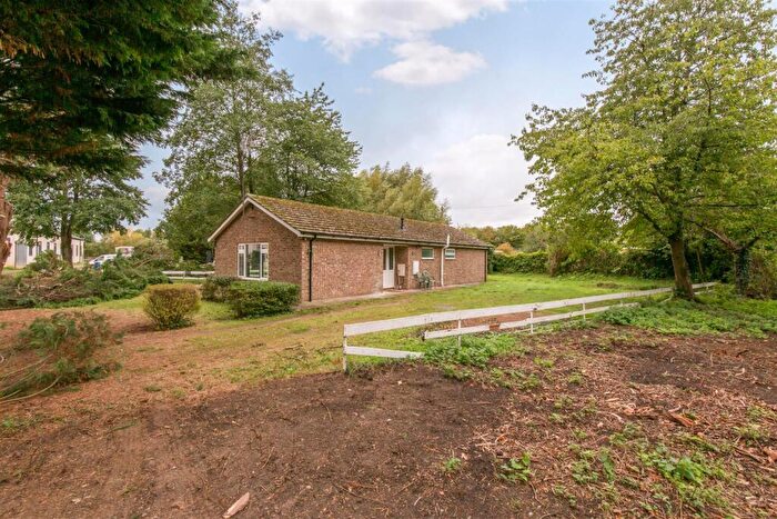 3 Bedroom Bungalow To Rent In Meadow Lane, Donnington Bridge, OX4