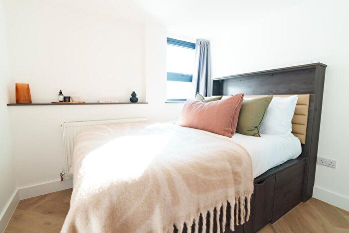 1 Bedroom Apartment To Rent In Apt, Churchill House Residence #, LS1