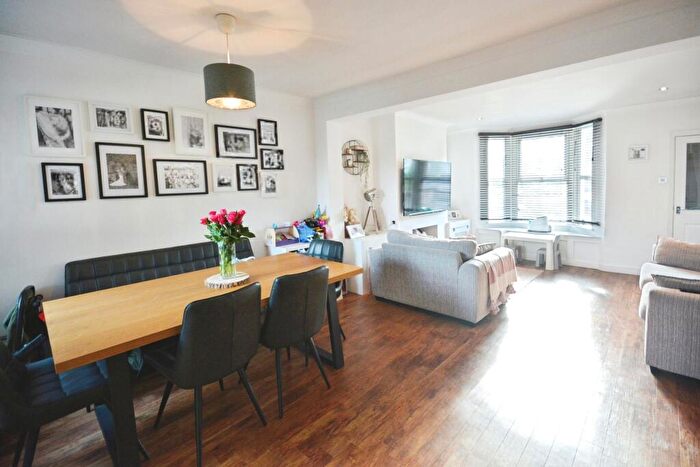 3 Bedroom Terraced House For Sale In Rye Road, Hoddesdon, EN11