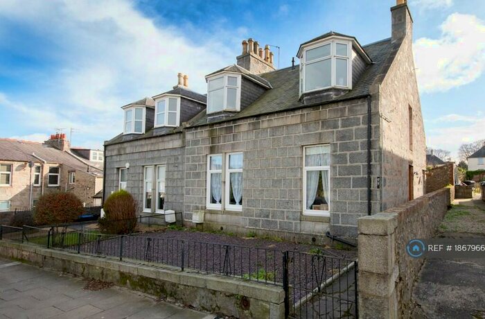 3 Bedroom Flat To Rent In Hilton Road, Aberdeen, AB24