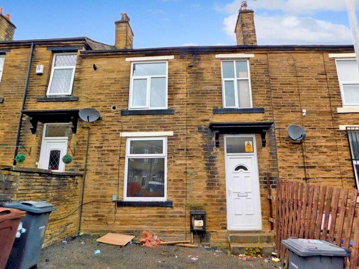 Houses for sale & to rent in BD15 7AN, Sherwell Grove, Thornton And