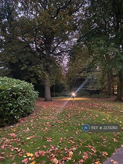 3 Bedroom Flat To Rent In Lloyd Square, Birmingham, B15