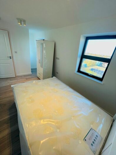 1 Bedroom Flat To Rent In Balham High Road, London, SW12