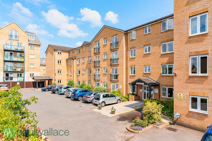 1 Bedroom Property For Sale In Benstede Court, Hoddesdon, EN11