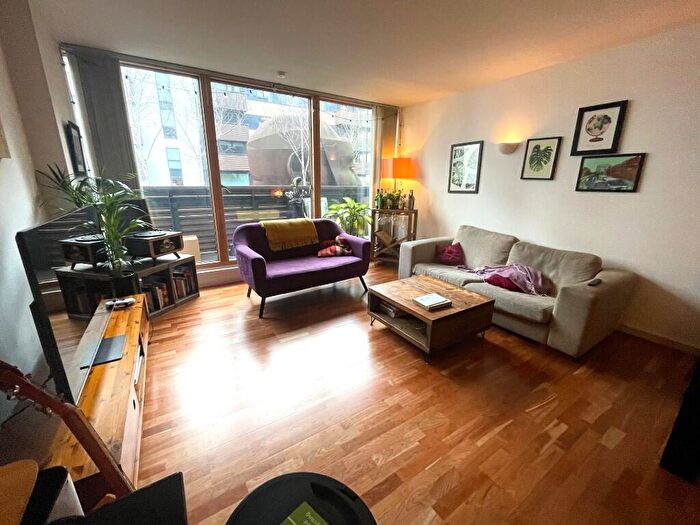 2 Bedroom Flat To Rent In Poole Street, London, N1