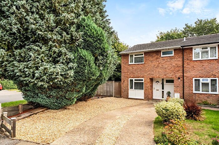 3 Bedroom End Of Terrace House For Sale In Widgeon Close, Lordswood, Southampton, Hampshire, SO16