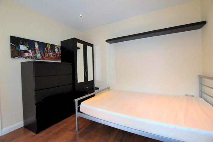 1 Bedroom Semi-Detached House To Rent In Bed Student Home - Somner Close, CT2