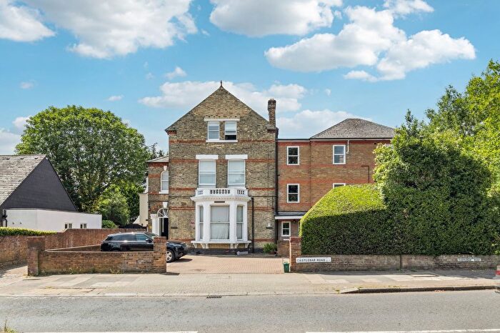 3 Bedroom Flat To Rent In Castlebar Road, Ealing Broadway, W5