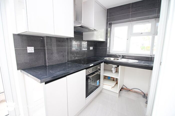 1 Bedroom Flat To Rent In Hinton Avenue, Hounslow, TW4