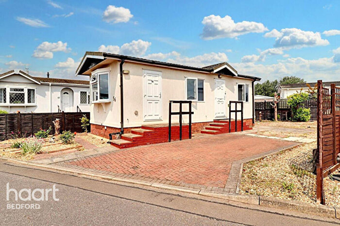 1 Bedroom Park Home For Sale In Rose Crescent, Pavenham, MK43