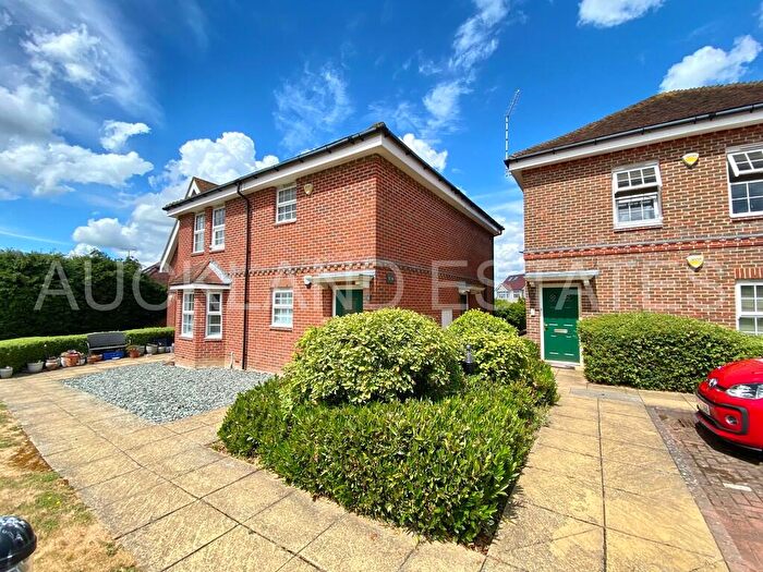 2 Bedroom Maisonette To Rent In The Walk, Potters Bar, EN6