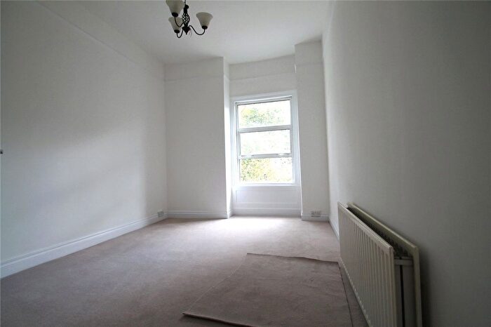 2 Bedroom Flat To Rent In Beaconsfield Road, London, N11