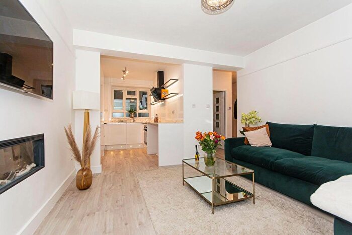 1 Bedroom Flat To Rent In Meath Street, London, SW11