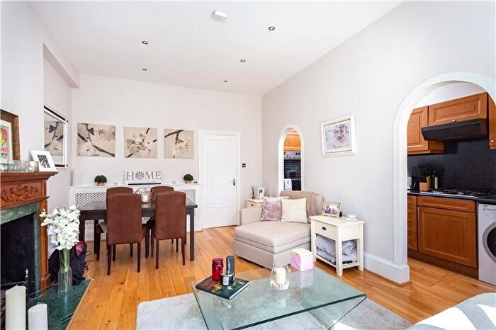 1 Bedroom Flat To Rent In Westbourne Park Road, Notting Hill, London, W2