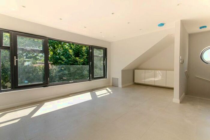 3 Bedroom Property To Rent In Sonia Gardens, Woodside Park, London, N12