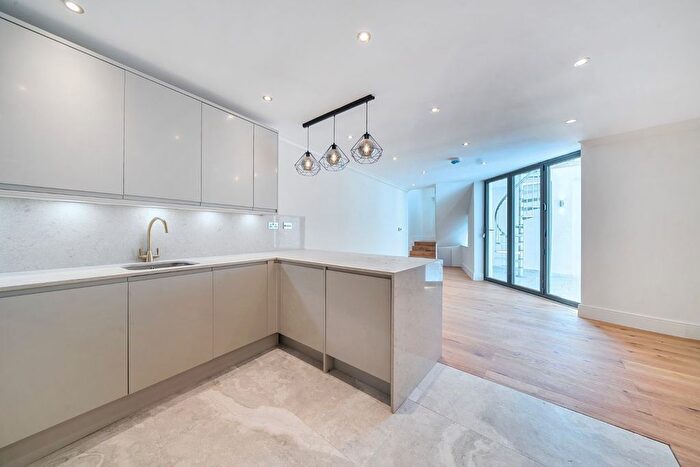 3 Bedroom Detached House For Sale In Angles Road, Streatham, London, SW16