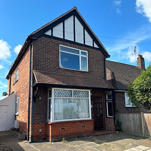 5 Bedroom Detached House To Rent In Aldershot Road, GU2