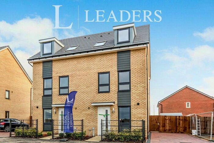 3 Bedroom Town House To Rent In Four Acre Drive, Wixams, MK45