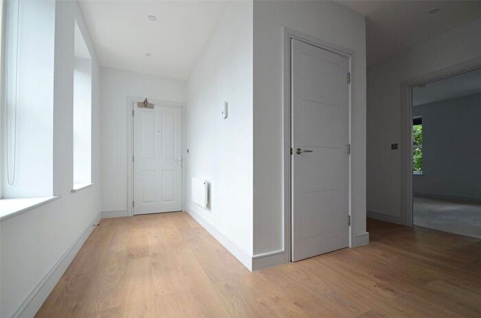 2 Bedroom Apartment To Rent In Benhill Avenue, Sutton, SM1