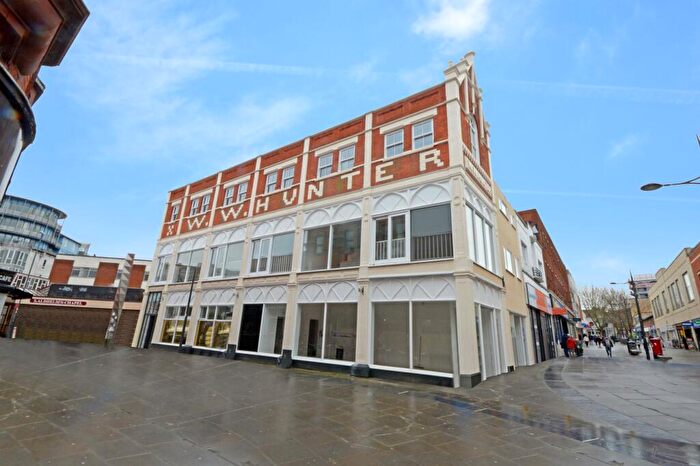 1 Bedroom Apartment To Rent In Hunters House, Edgeware Road, Town Centre, Swindon, SN1