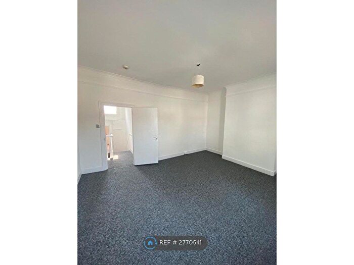 1 Bedroom Flat To Rent In Lacotts Road, London, N22