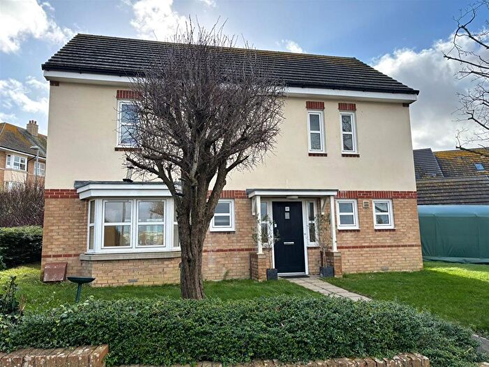 4 Bedroom Detached House To Rent In Fernhill Avenue, Weymouth, DT4