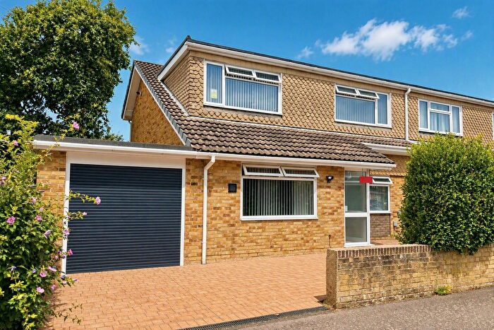 5 Bedroom Semi-Detached House For Sale In Meadow Walk, Gosport, PO13