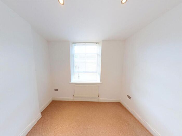 2 Bedroom Flat To Rent In Lee High Road Lewisham, SE13