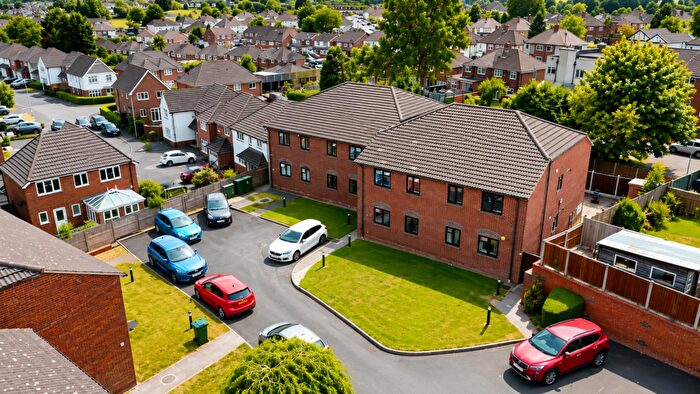2 Bedroom Flat For Sale In The Pineways, Oldbury, B69