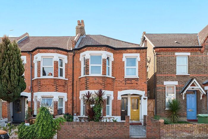 2 Bedroom Maisonette For Sale In Marlow Road, London, SE20