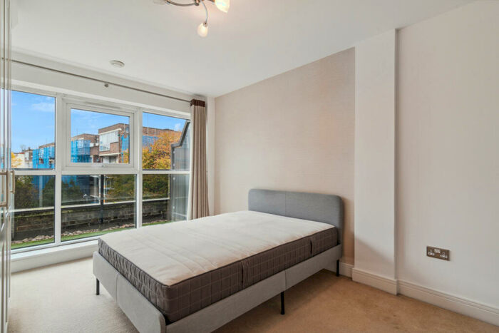 2 Bedroom Flat To Rent In The Courtyard, Goswell Road, EC1V