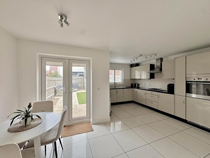 3 Bedroom End Of Terrace House For Sale In Alder Wynd, Silsoe, MK45