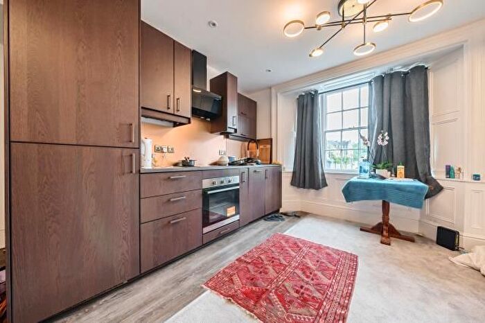 1 Bedroom Flat For Sale In Witney, Oxfordshire, OX28