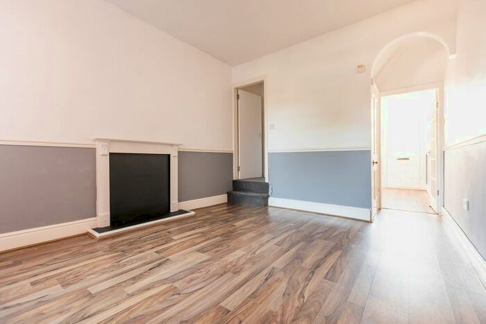 3 Bedroom End Of Terrace House To Rent In Vicarage Road, Halesowen, B62