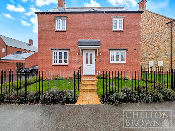 3 Bedroom Detached House For Sale In Pianoforte Road, Roade, Northampton, Northamptonshire, NN7