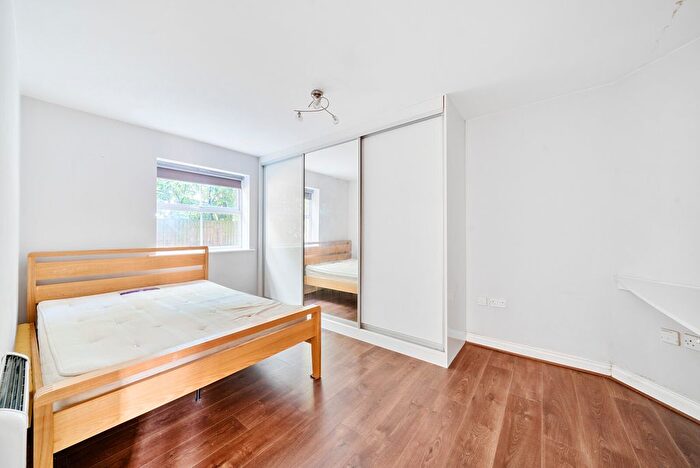 2 Bedroom Flat For Sale In International Way, Sunbury-On-Thames, TW16