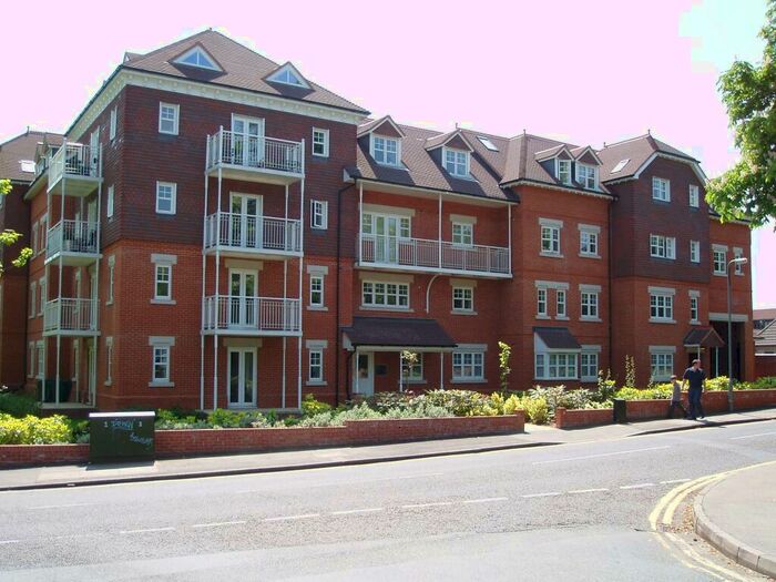 2 Bedroom Flat To Rent In Heathside Road, Woking, GU22
