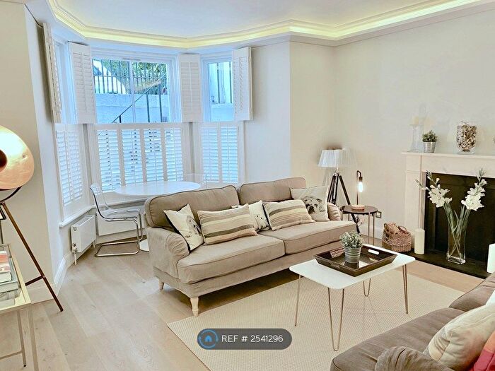 2 Bedroom Flat To Rent In Redcliffe Square, London, SW10