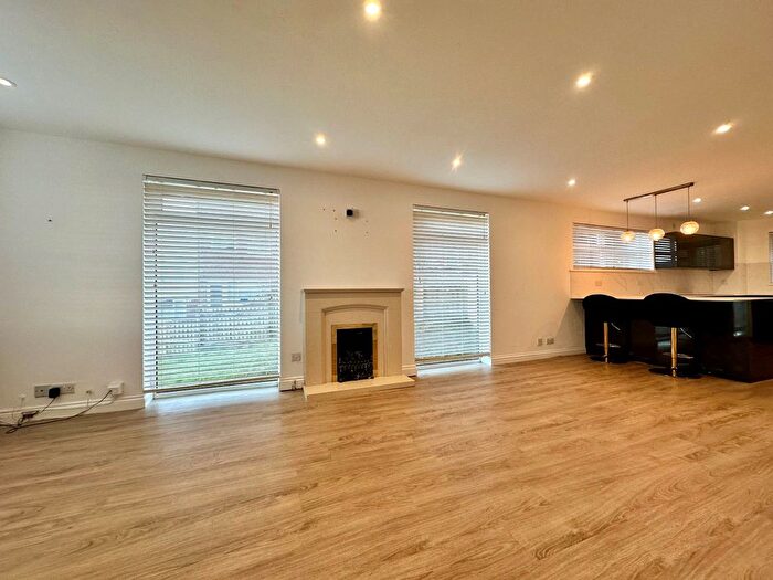 2 Bedroom End Of Terrace House To Rent In Park Drive Close, Newhaven, BN9
