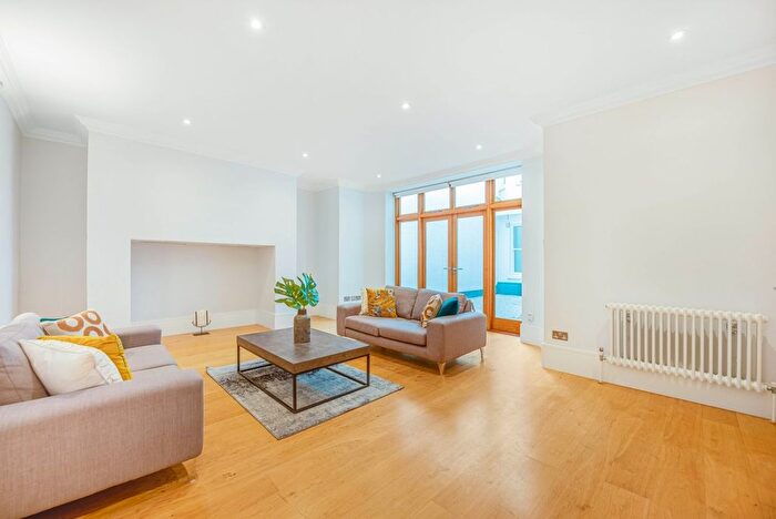 2 Bedroom Flat To Rent In Devonshire Place, London, W1G