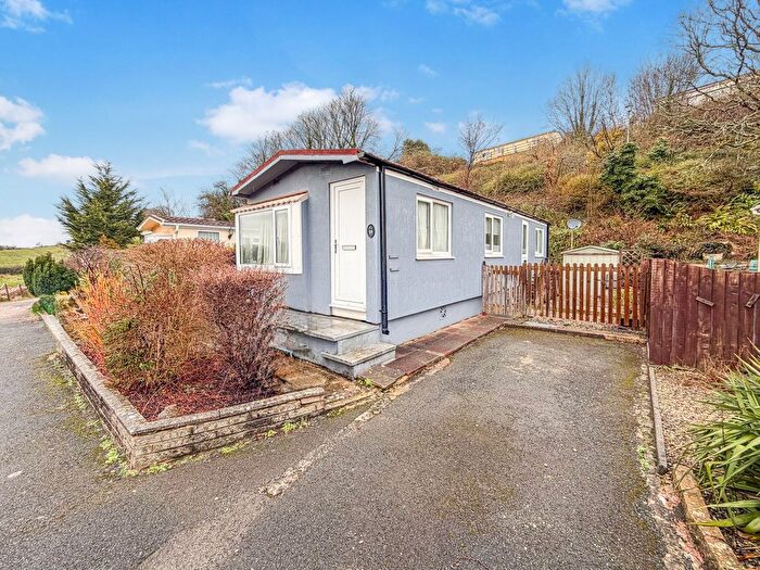 2 Bedroom Mobile/park Home For Sale In Hillside Park Totnes Road, Paignton, Devon, TQ4